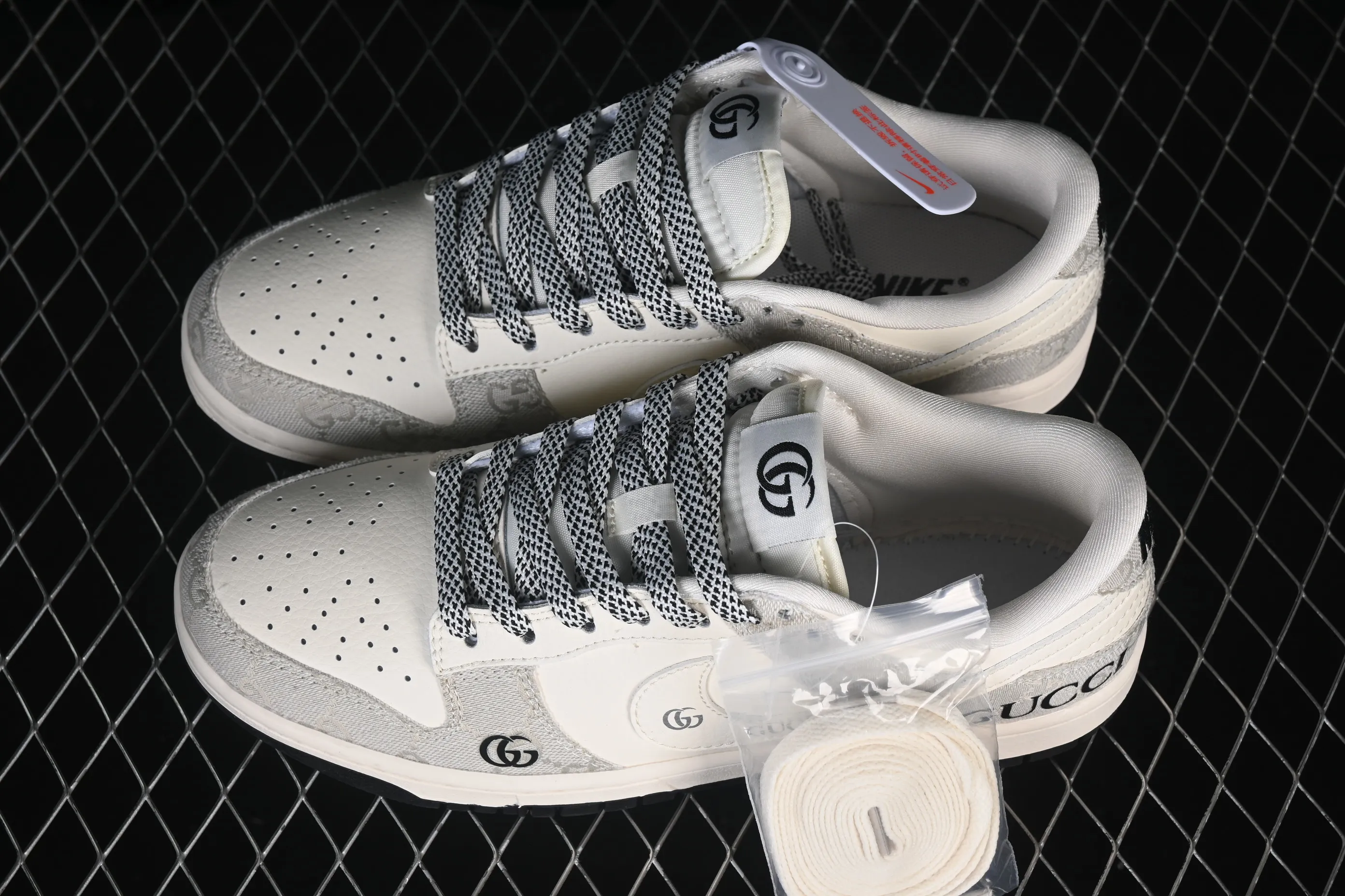 All categories Nk SB Dunk Series Nk SB Dunk Low High-end customized low-top sneakers Nike SB Dunk Low Gucci co-branded beige denim Anniversary high-end customized low-top casual sneakers JP1628-077